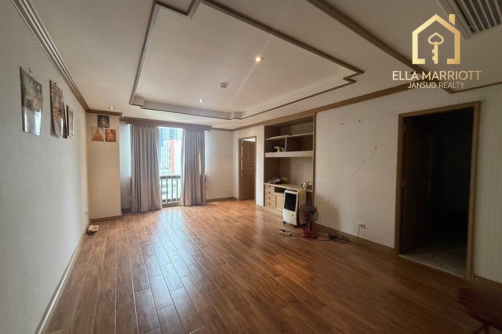 "Luxury Bangkok Condo: Modern 3-Bed, 4-Bath Oasis" 5