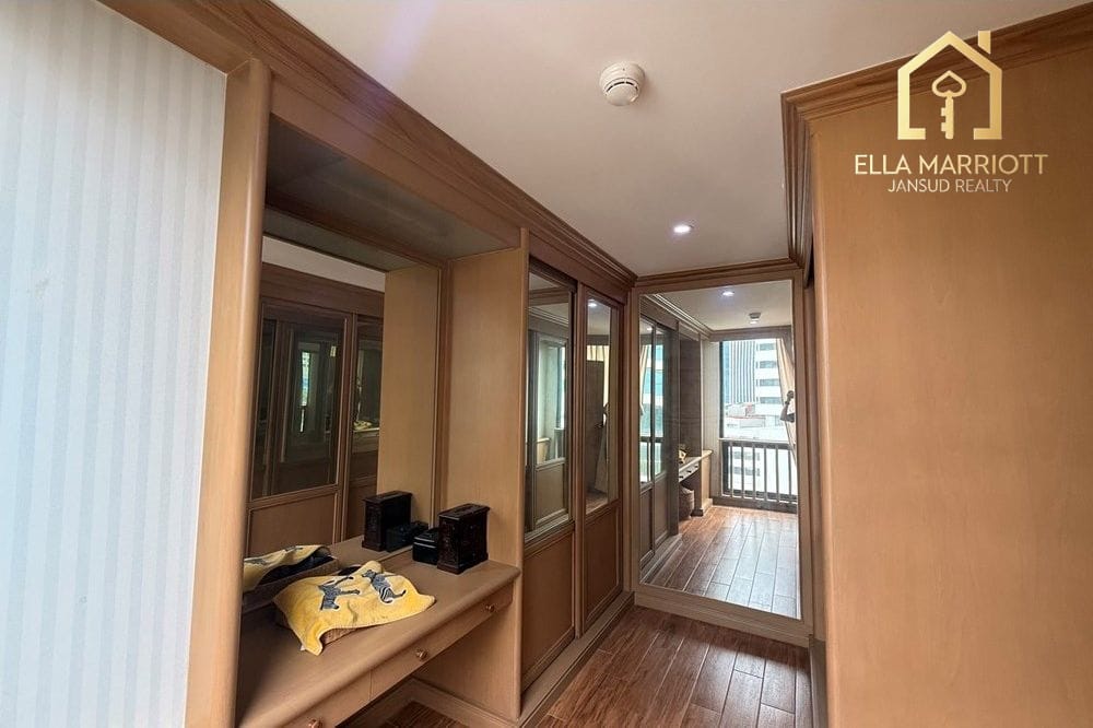 "Luxury Bangkok Condo: Modern 3-Bed, 4-Bath Oasis" 6