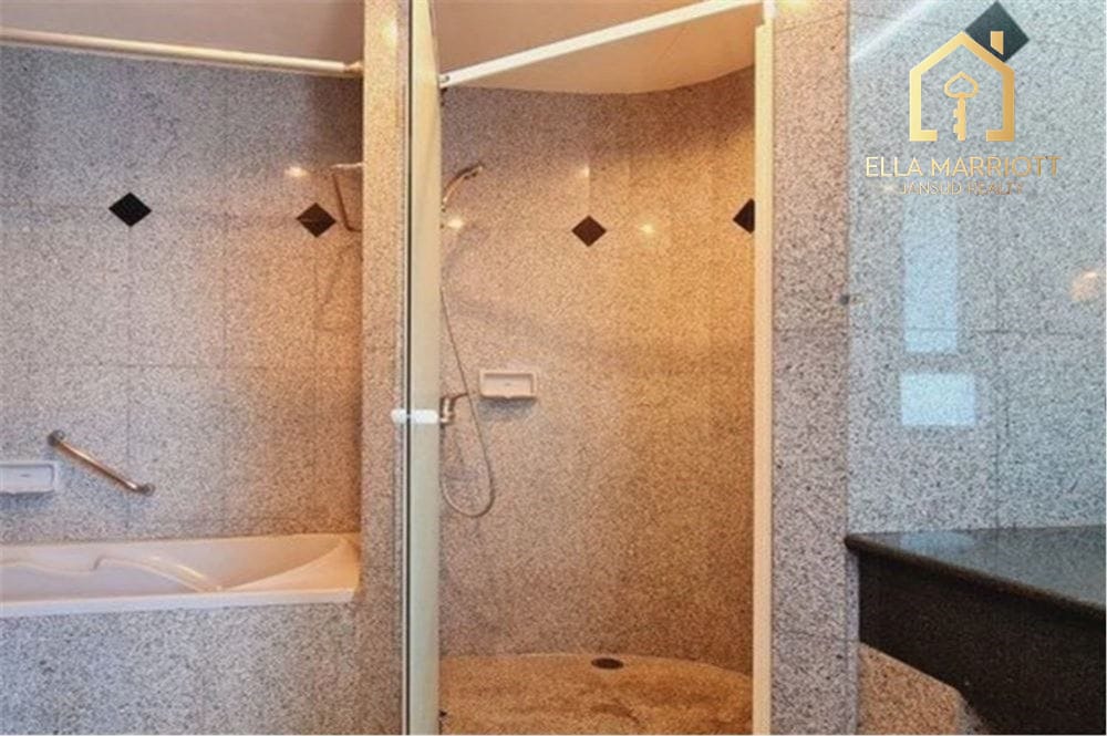 3-Bedroom Condo for Rent in Ekkamai 10