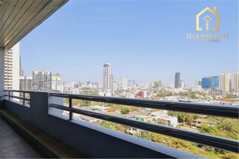 3-Bedroom Condo for Rent in Ekkamai 6