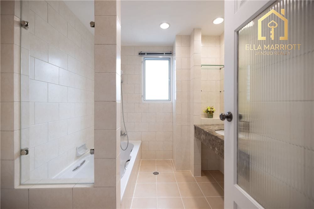 Newly Renovated 3-Bedroom Pet-Friendly Condo for Rent in Sukhumvit 24 11