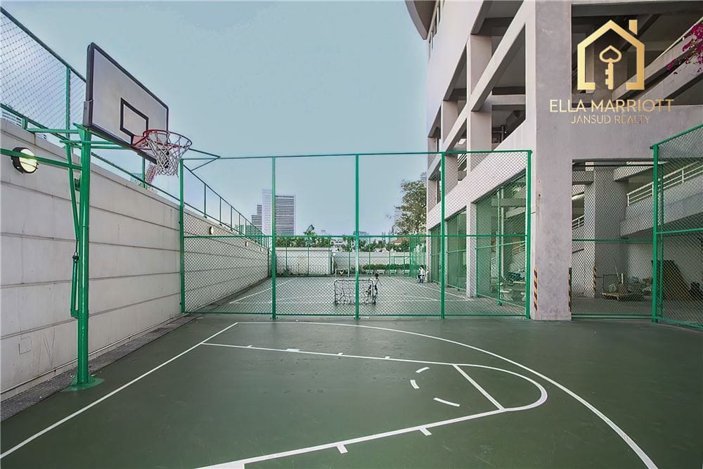 Newly Renovated 3-Bedroom Pet-Friendly Condo for Rent in Sukhumvit 24 16