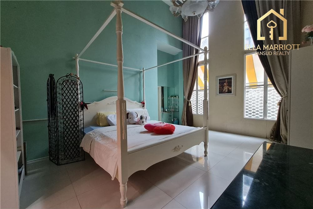 For sale special townhouse 3+1 bedrooms in Baan Klang Krung Thonglor 10