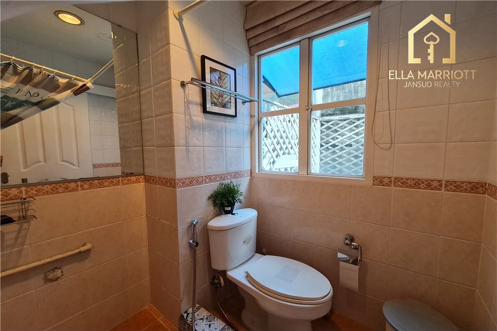 For sale special townhouse 3+1 bedrooms in Baan Klang Krung Thonglor 12