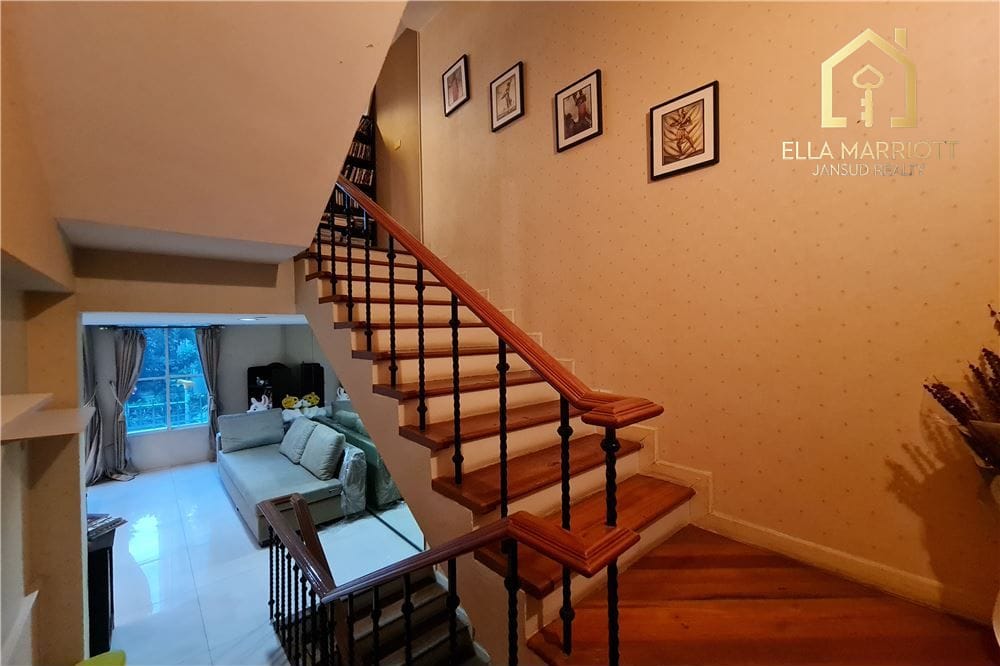 For sale special townhouse 3+1 bedrooms in Baan Klang Krung Thonglor 13
