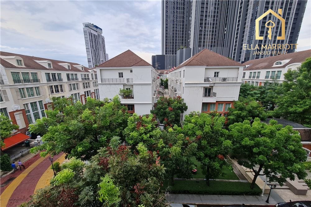 For sale special townhouse 3+1 bedrooms in Baan Klang Krung Thonglor 16