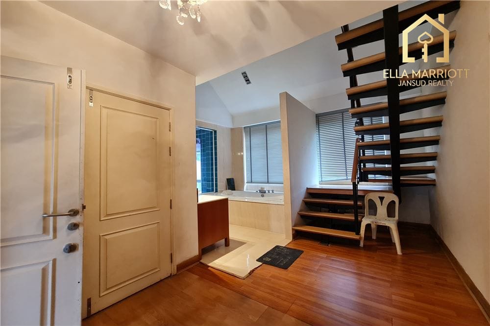For sale special townhouse 3+1 bedrooms in Baan Klang Krung Thonglor 17