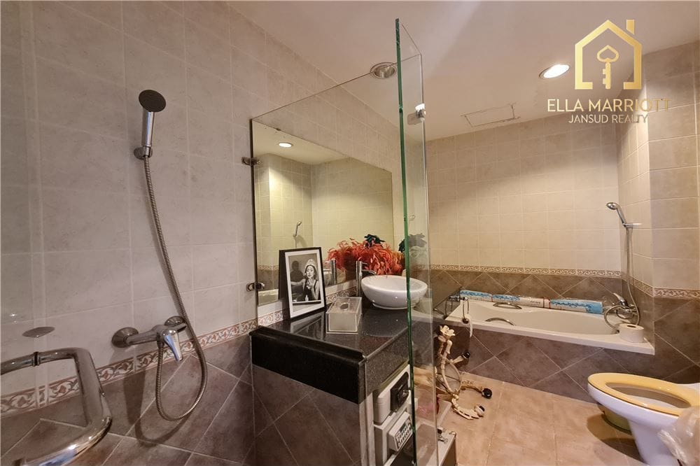 For sale special townhouse 3+1 bedrooms in Baan Klang Krung Thonglor 22