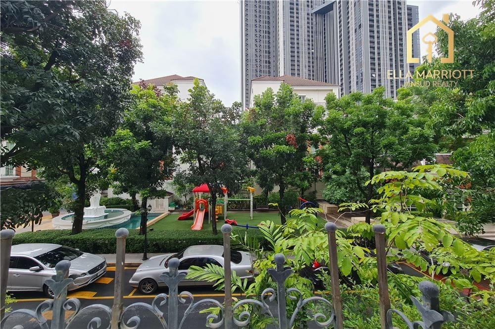For sale special townhouse 3+1 bedrooms in Baan Klang Krung Thonglor 24