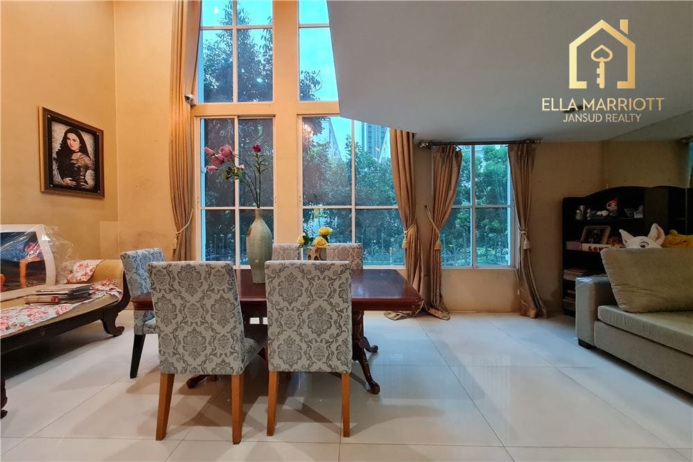 For sale special townhouse 3+1 bedrooms in Baan Klang Krung Thonglor 3