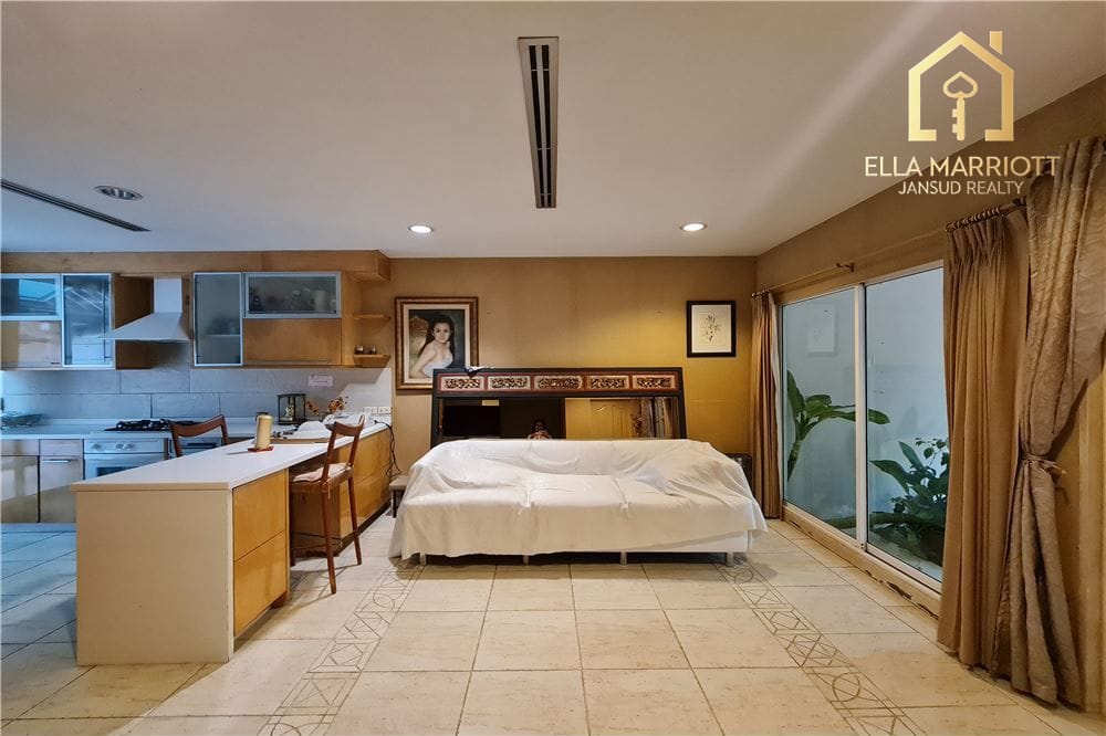 For sale special townhouse 3+1 bedrooms in Baan Klang Krung Thonglor 4