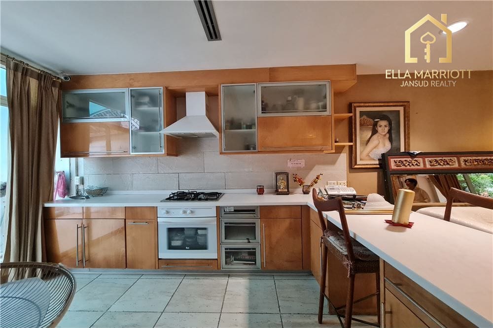 For sale special townhouse 3+1 bedrooms in Baan Klang Krung Thonglor 6