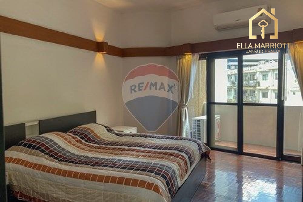 2-Bedroom Condo at Wireless Road near Phloen Chit BTS 10