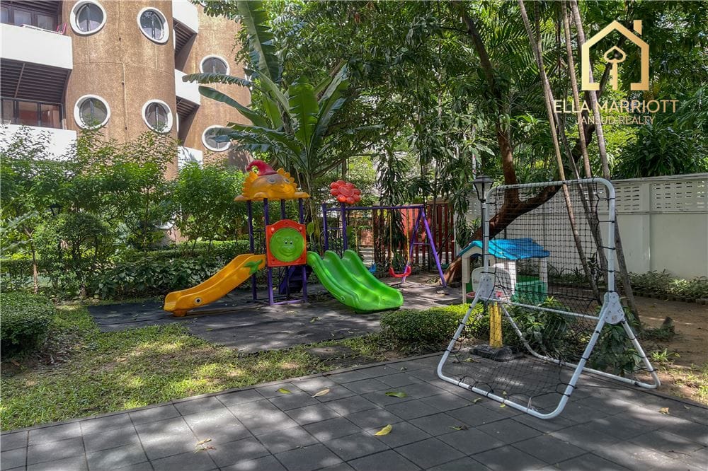 2-Bedroom Condo at Wireless Road near Phloen Chit BTS 18
