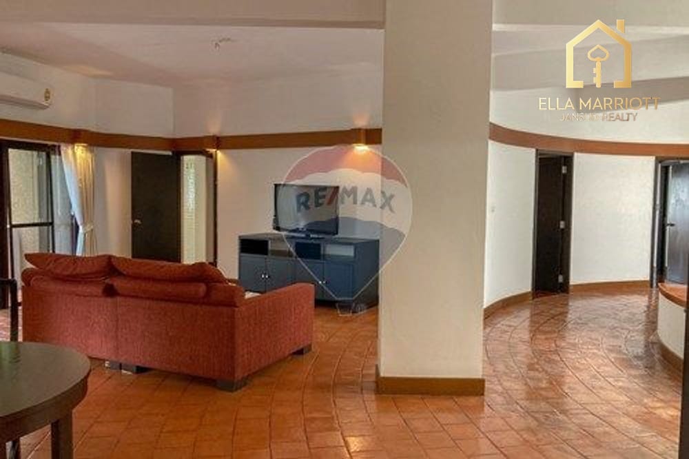 2-Bedroom Condo at Wireless Road near Phloen Chit BTS 2