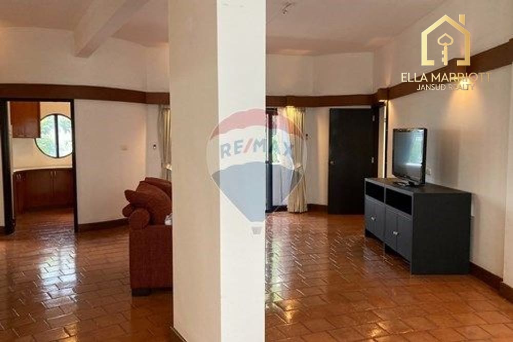 2-Bedroom Condo at Wireless Road near Phloen Chit BTS 3
