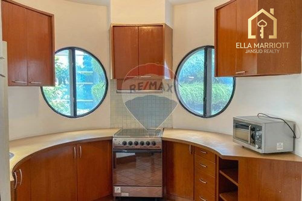 2-Bedroom Condo at Wireless Road near Phloen Chit BTS 7
