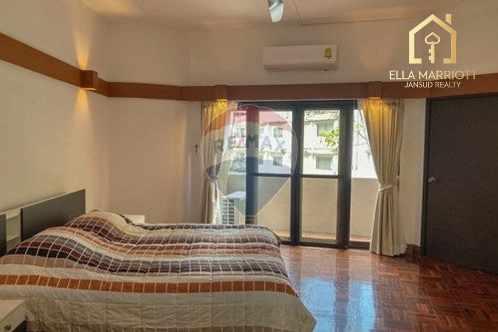 2-Bedroom Condo at Wireless Road near Phloen Chit BTS 9