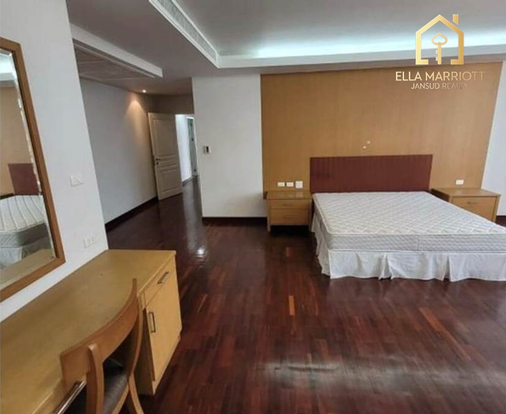 Spacious 3 Bedroom Pet-Friendly Apartment  Sukhumvit in Sukhumvit 23 11