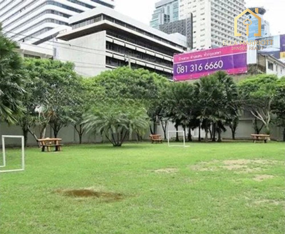 Spacious 3 Bedroom Pet-Friendly Apartment  Sukhumvit in Sukhumvit 23 13