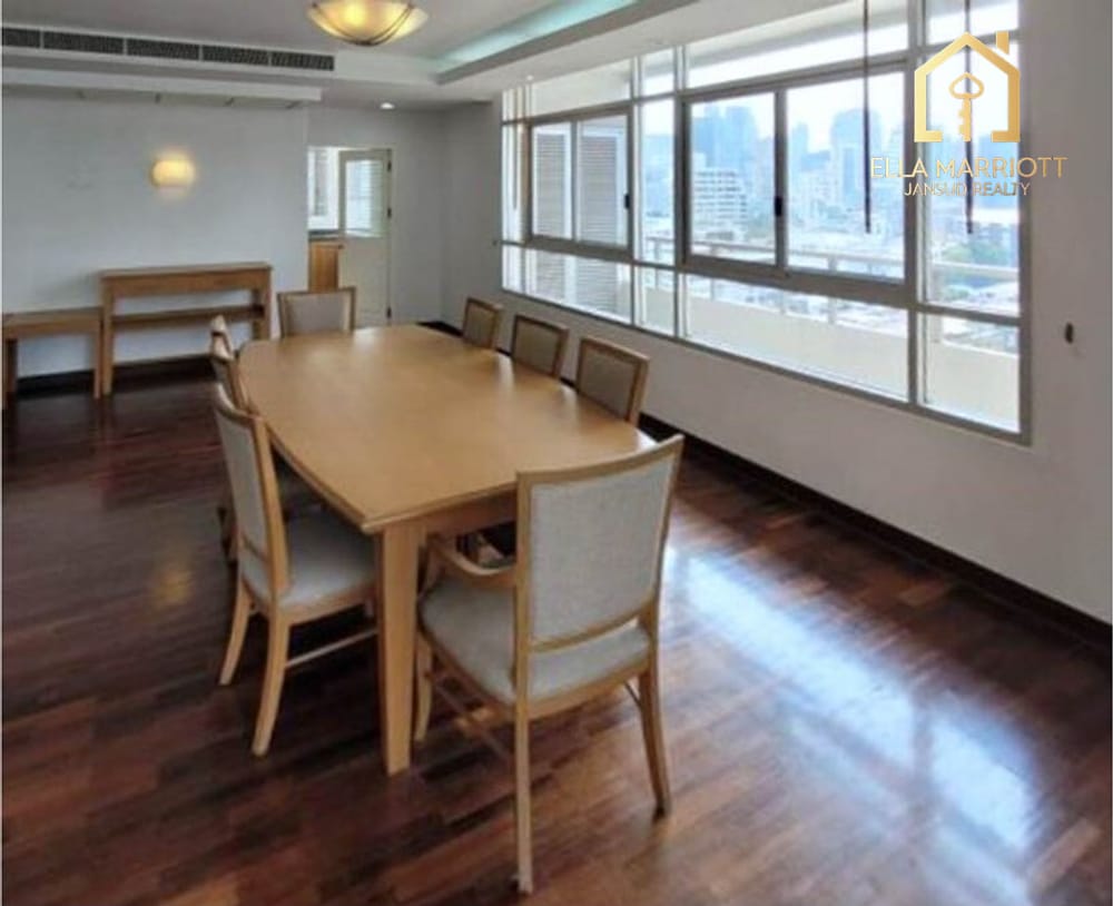 Spacious 3 Bedroom Pet-Friendly Apartment  Sukhumvit in Sukhumvit 23 4