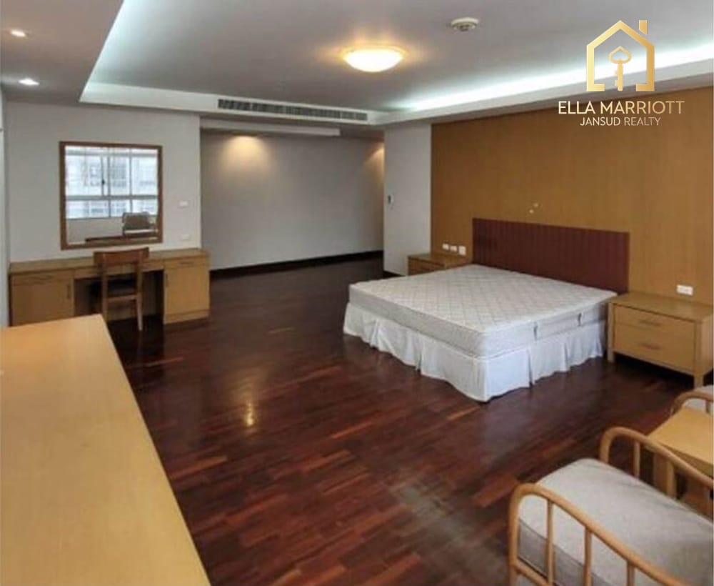 Spacious 3 Bedroom Pet-Friendly Apartment  Sukhumvit in Sukhumvit 23 7