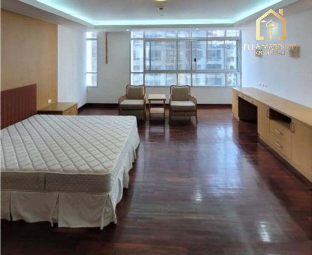Spacious 3 Bedroom Pet-Friendly Apartment  Sukhumvit in Sukhumvit 23 9
