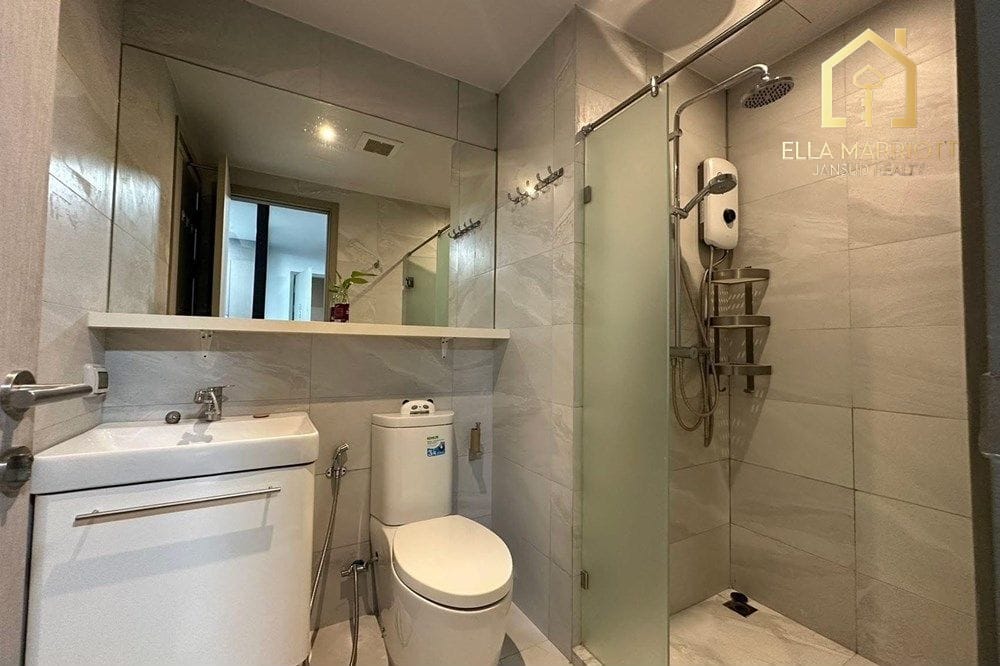 "Modern Condo Oasis in Watthana, Bangkok" 11