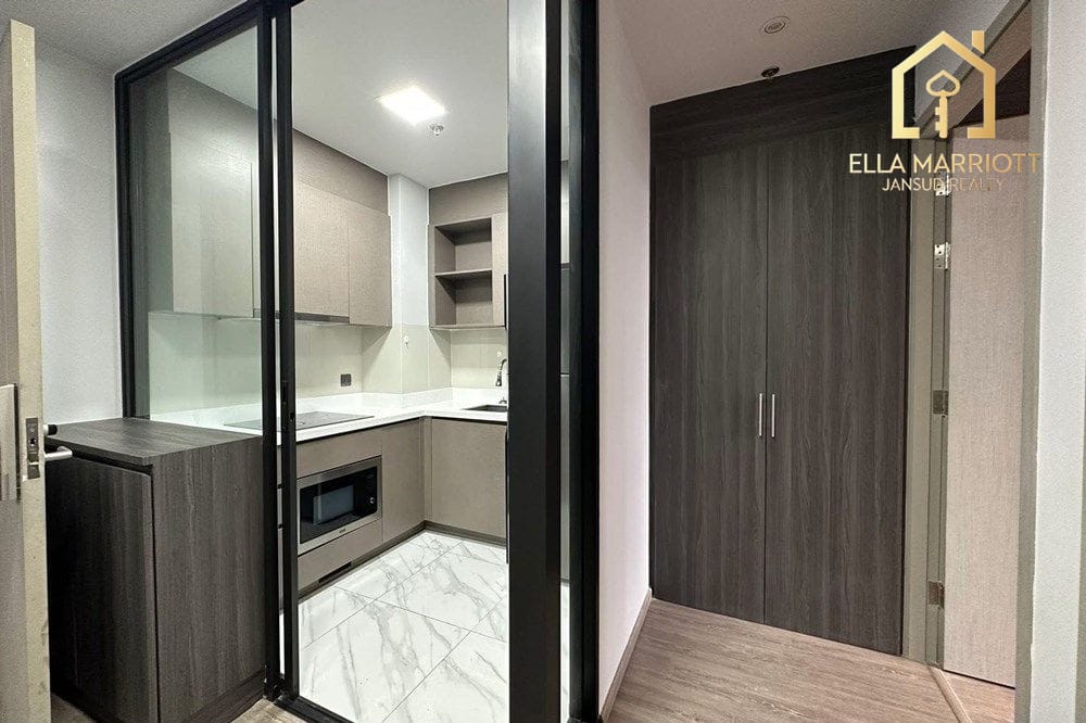 "Modern Condo Oasis in Watthana, Bangkok" 12