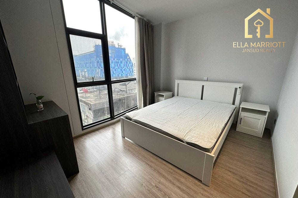 "Modern Condo Oasis in Watthana, Bangkok" 9