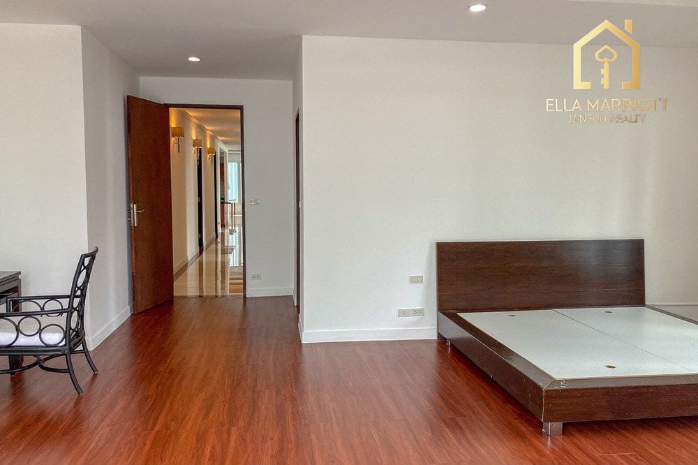 Top Floor Penthouse for Rent in Sukhumvit 23 BTS Asoke - BTS Phrompong 21