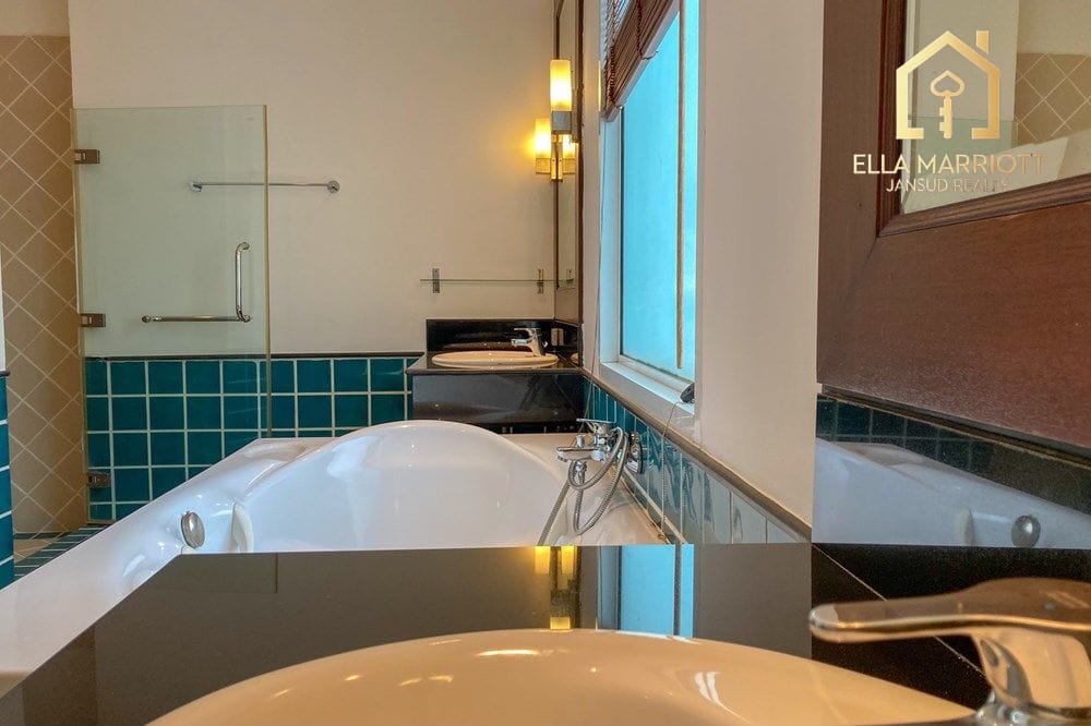 Top Floor Penthouse for Rent in Sukhumvit 23 BTS Asoke - BTS Phrompong 26