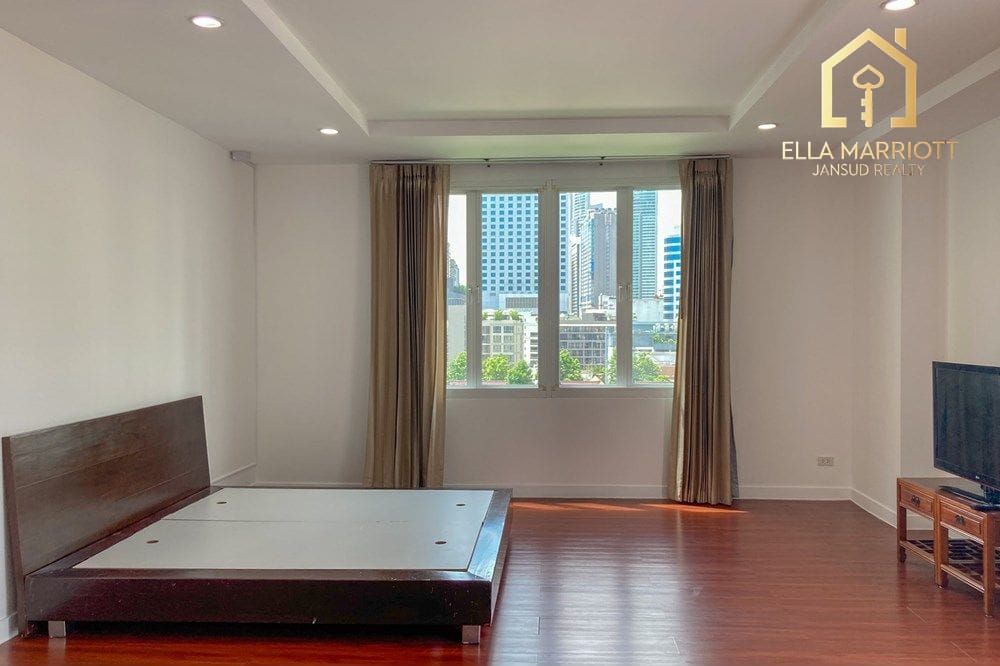 Top Floor Penthouse for Rent in Sukhumvit 23 BTS Asoke - BTS Phrompong 27