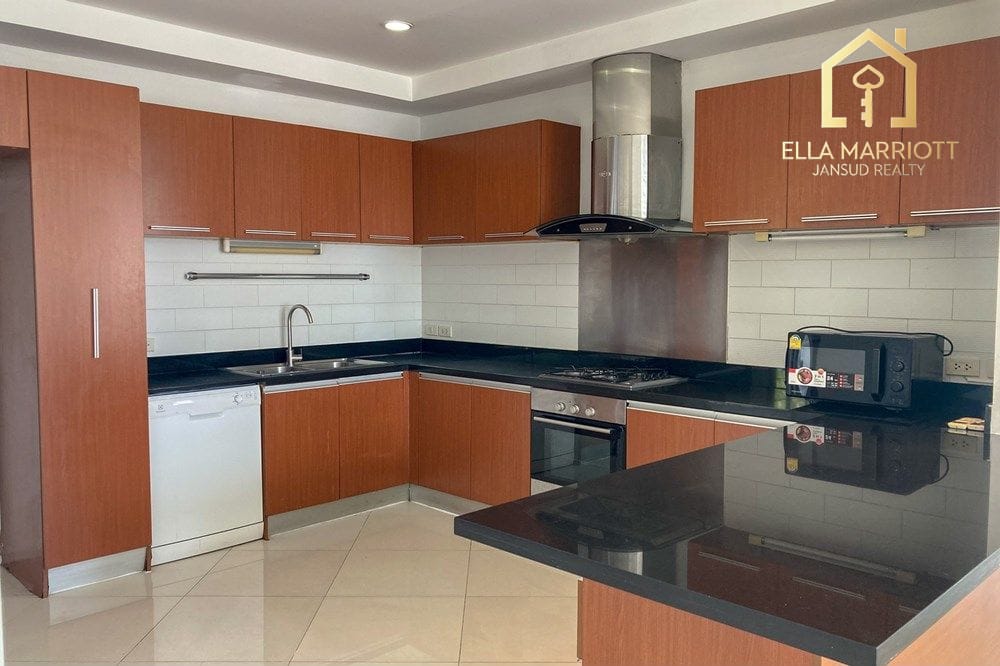 Top Floor Penthouse for Rent in Sukhumvit 23 BTS Asoke - BTS Phrompong 7