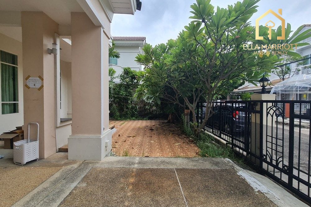 3-Bedroom Detached House in Greenery Project Next to Robinson Ladkrabang 8