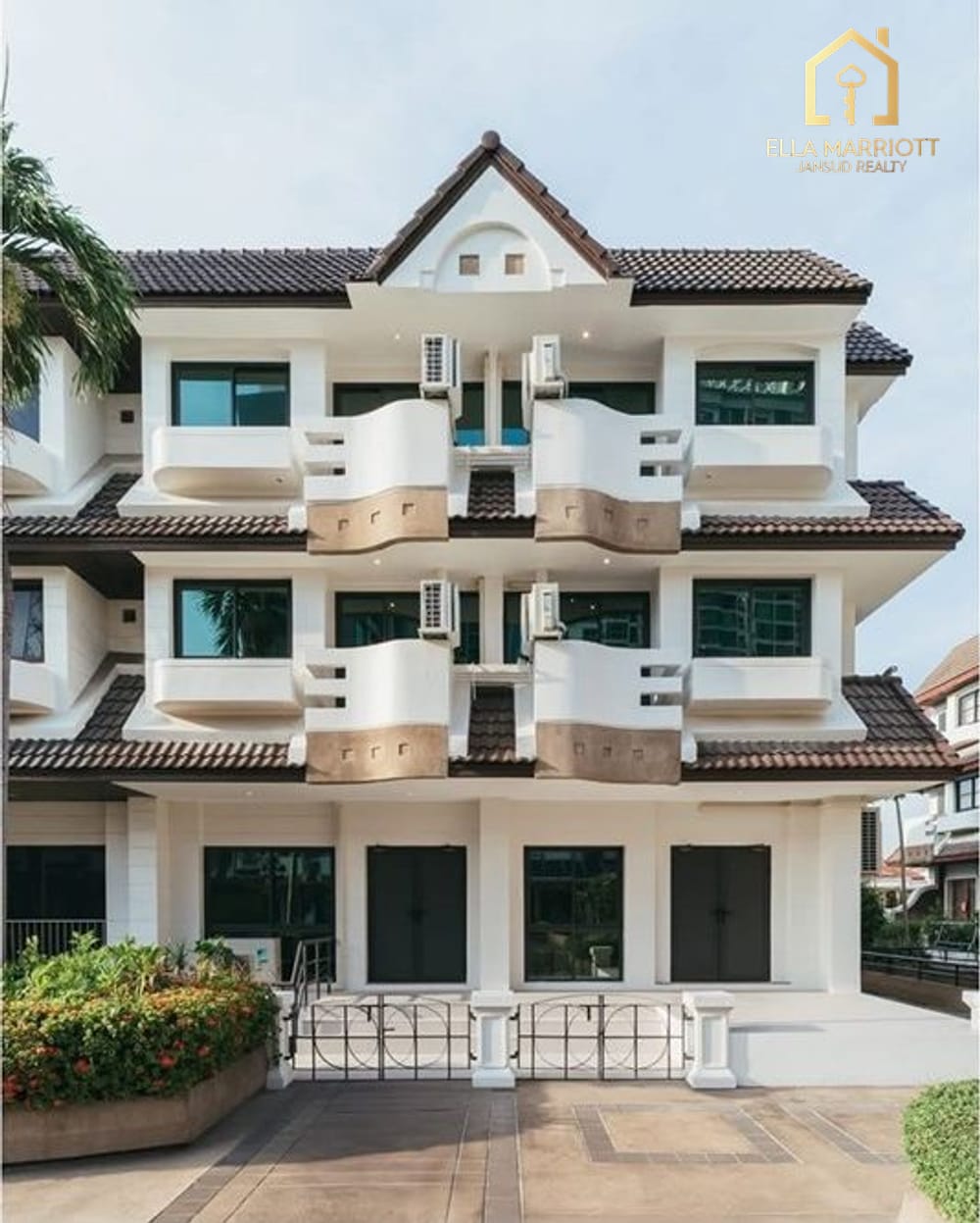 5-Bedroom Townhouse in Phra Khanong 10
