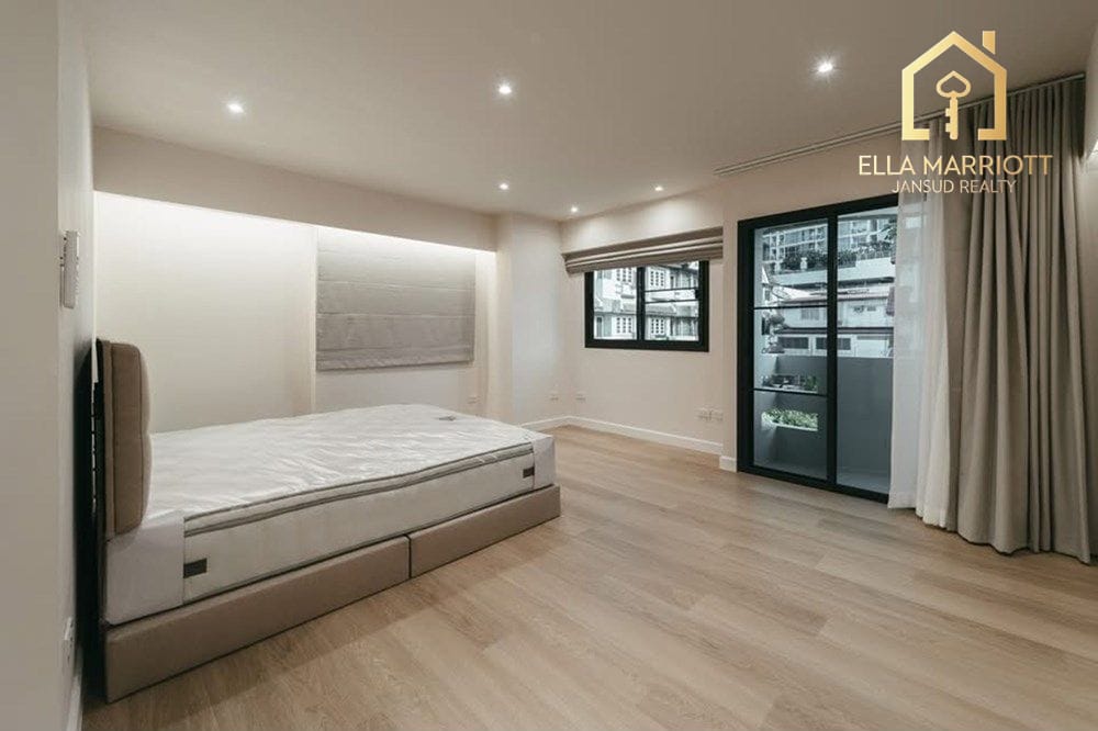 5-Bedroom Townhouse in Phra Khanong 13