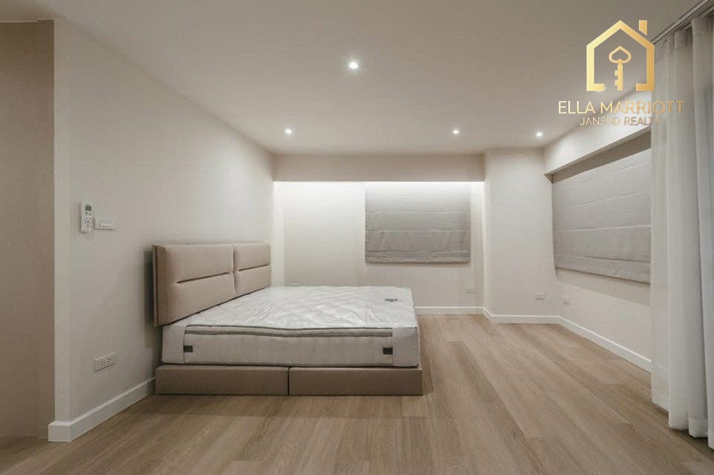 5-Bedroom Townhouse in Phra Khanong 14