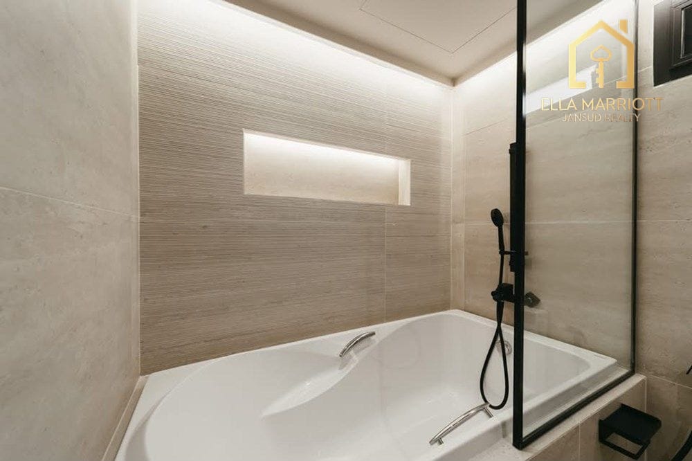 5-Bedroom Townhouse in Phra Khanong 15