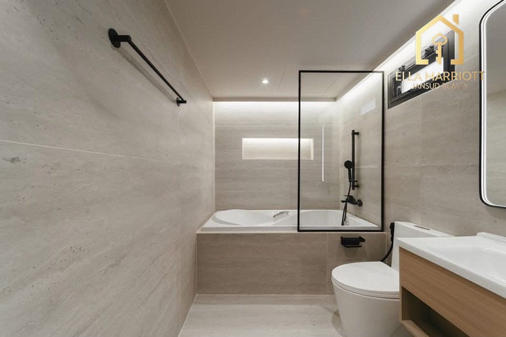 5-Bedroom Townhouse in Phra Khanong 16