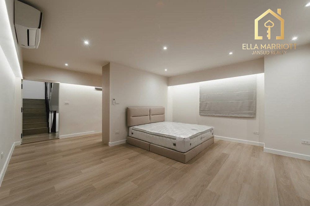 5-Bedroom Townhouse in Phra Khanong 18