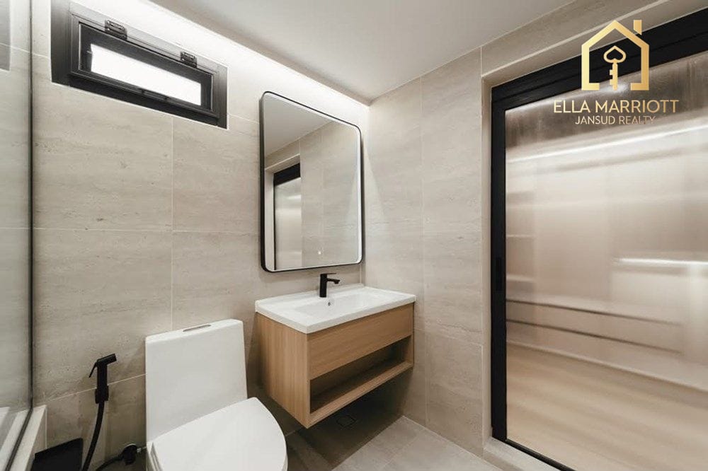 5-Bedroom Townhouse in Phra Khanong 21