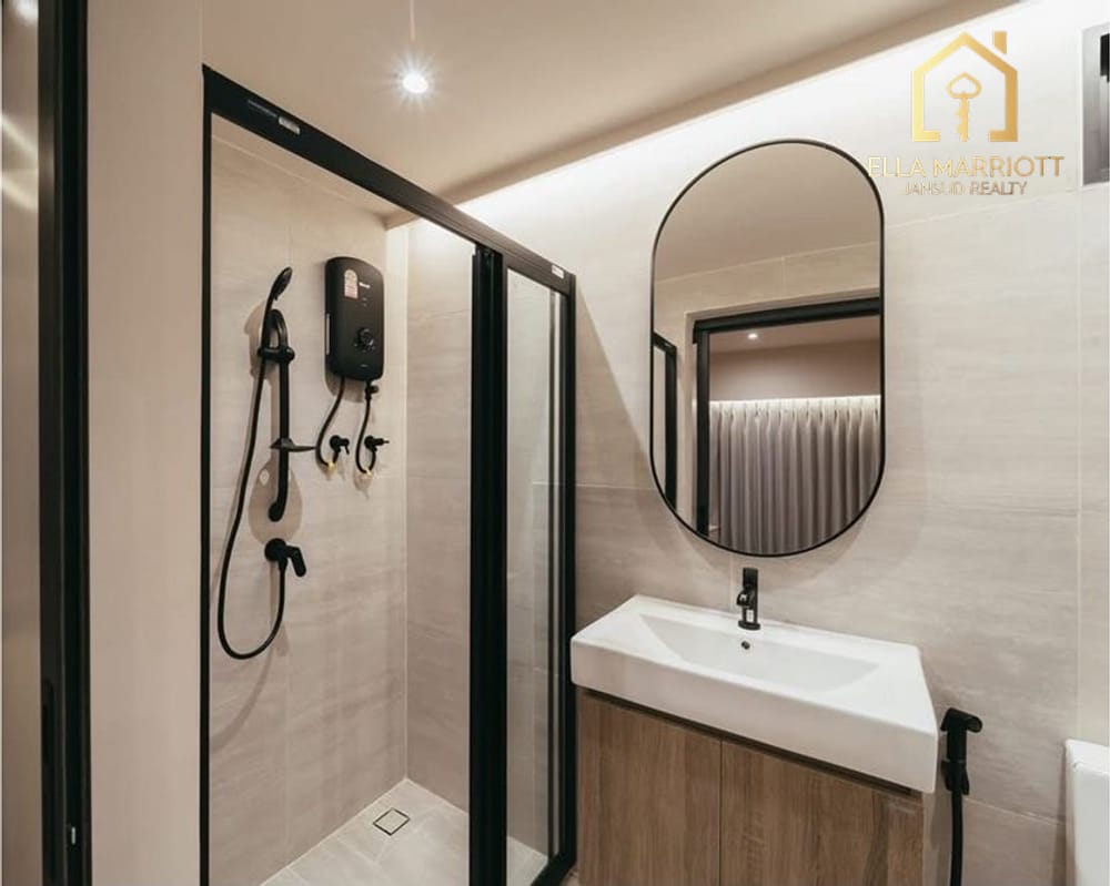 5-Bedroom Townhouse in Phra Khanong 23