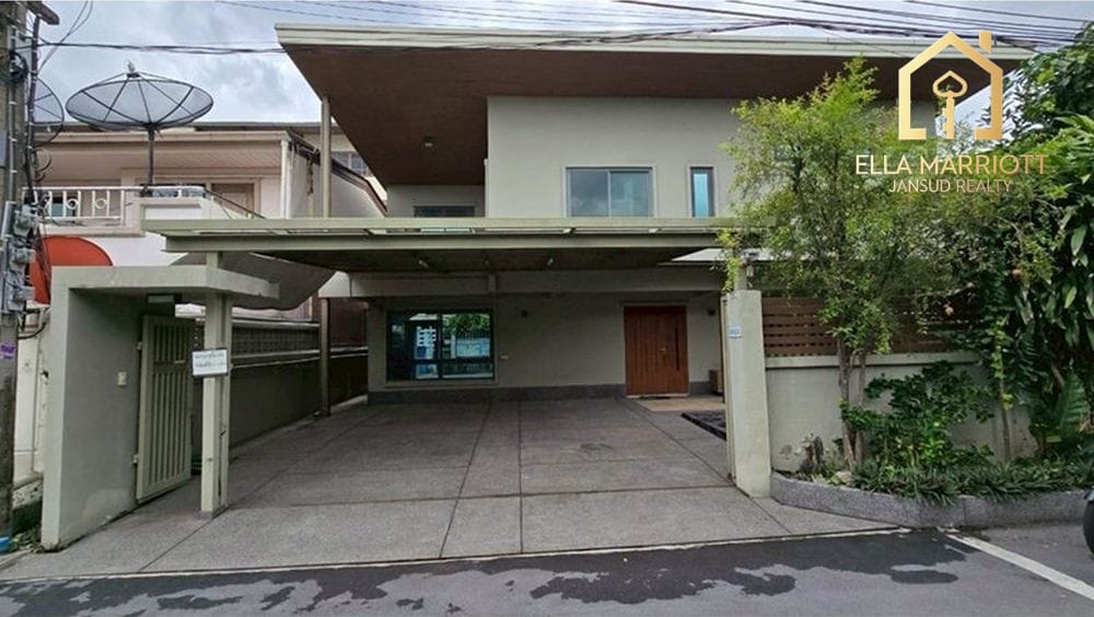 Einfamilienhaus mit 3 Schlafzimmern und Garten in Ekkamai zu vermieten 2