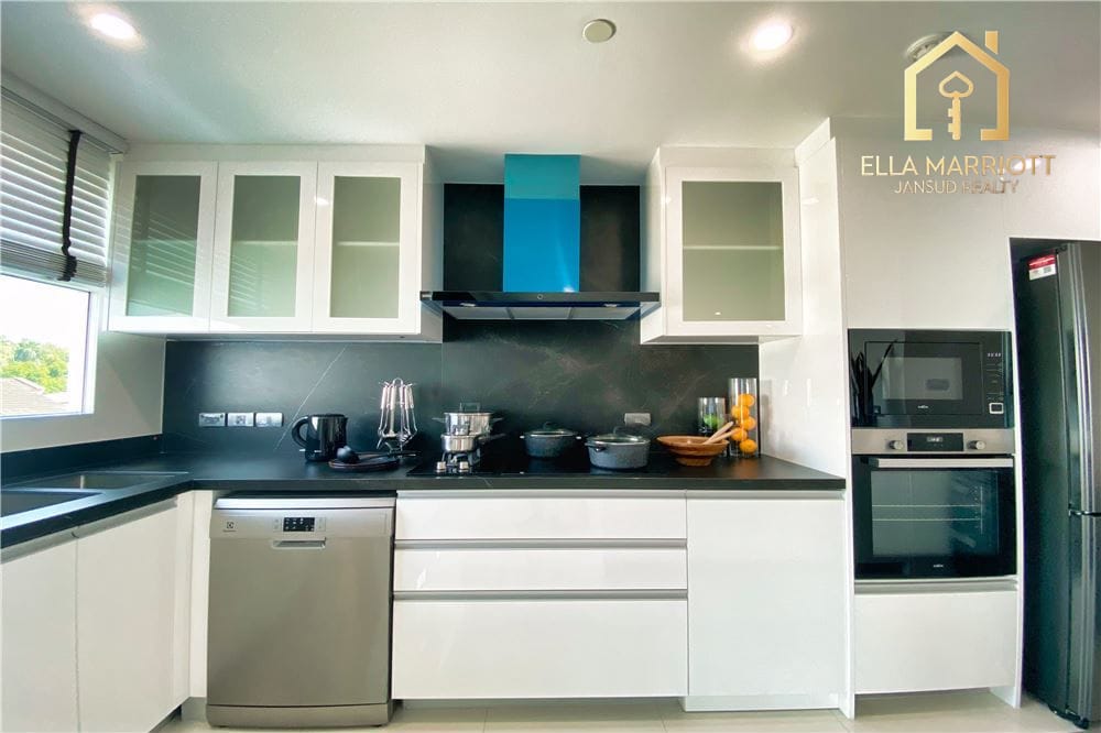 Executive 220sqm 3BR | Heart of Ekkamai | Pet-Friendly Low-Rise | 170K 7