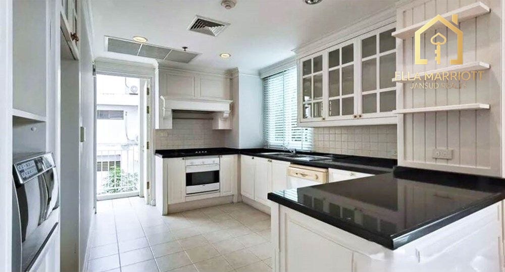 3-Bedroom Condo at Krisna Residence — 7 min walk to MRT Khlong Toei 6