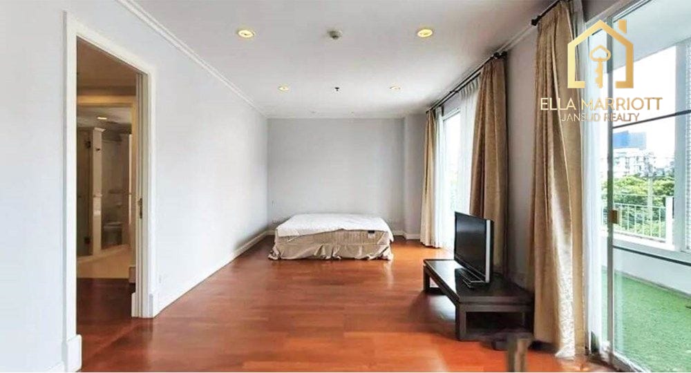 3-Bedroom Condo at Krisna Residence — 7 min walk to MRT Khlong Toei 9