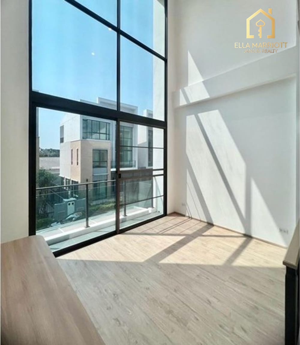 Modern Townhouse Gem in Vibrant Suan Luang 10