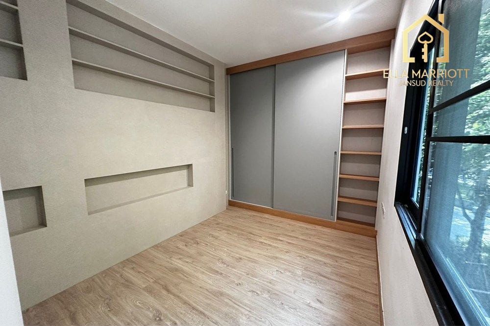 Modern Townhouse Gem in Vibrant Suan Luang 11
