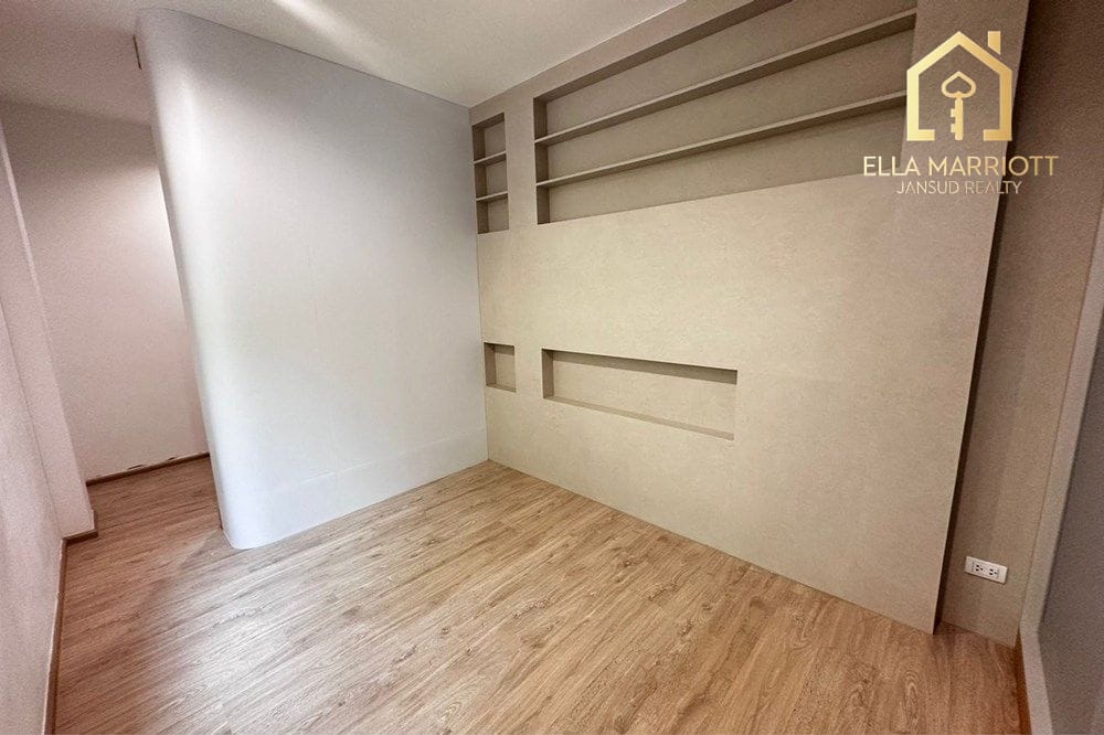 Modern Townhouse Gem in Vibrant Suan Luang 12